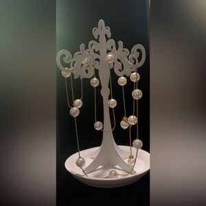 Elegant Pearl Necklace with Gold Accents